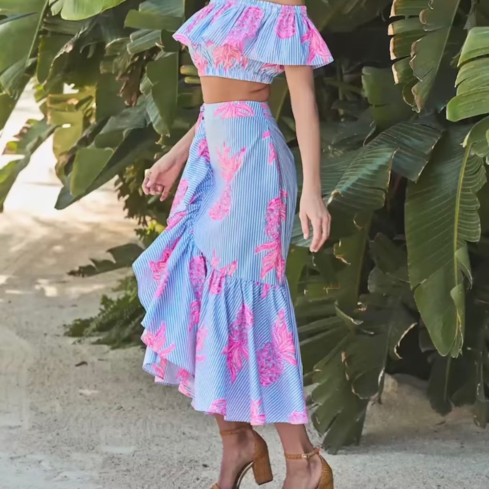 ISO: Lilly Pulitzer Larissa Set Size 6 - Picture 6 of 10
